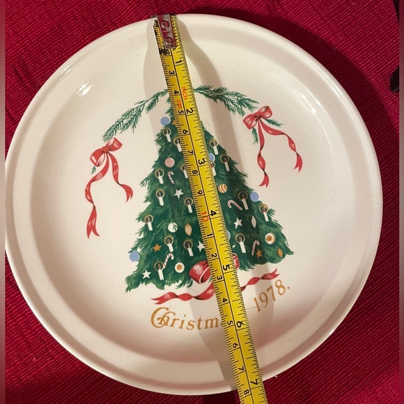Vintage 1978 Lillian Vernon Decorative Ceramic 7” Plate With Christmas Tree - Picture 3 of 3